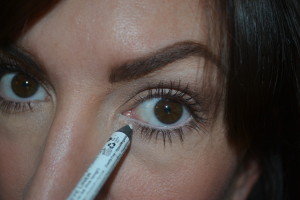 how_to_apply_white_eyeliner