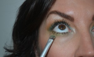 how-to-wear-lime-green-makeup